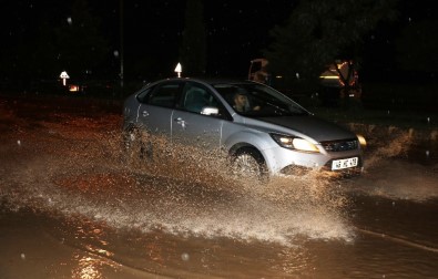 Kahramanmaraş'ta Yollar Göle Döndü