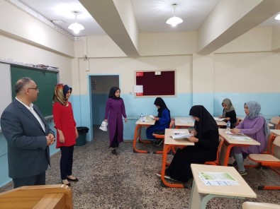 KYK'lı Öğrenciler Osmanlıca Sınavına Girdi