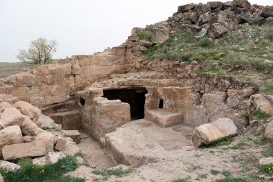(Özel) Diyarbakır'daki Gizemli Tapınakta Yeni Koridorlar Ortaya Çıkarıldı