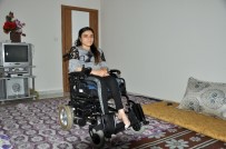 BELDEN - Yürüyerek Girdiği Ameliyattan Felçli Çıktı, Lösemili Annesiyle Yardım Bekliyor