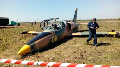 Rus Pilot Arıza Yapan Uçağı Tarım Arazisine İndirdi