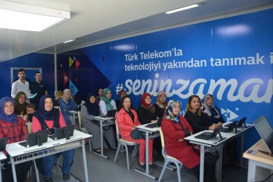 Türk Telekom'dan Korkutelili Kadınlara Teknoloji Eğitimi