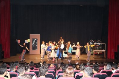 Aydın'da Kültür Merkezi Kursiyerlerinden Tiyatro Gösterisi