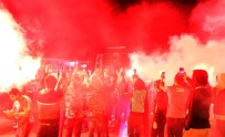 Beşiktaş Meşalelerle Karşılandı