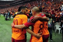 Galatasaray Zaferi Taraftarıyla Kutladı