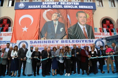 Hasan Celal Güzel'in İsmi Memleketindeki Gençlik Merkezine Verildi