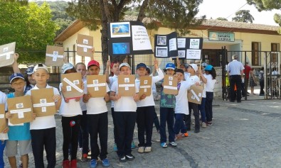 Minik Öğrencilerden Büyüklerine 'Kese Kağıtlı' Çevre Mesajı