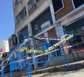 Kağıthane'de Binadan Düşen Sıva Parçaları 2 Kişiyi Yaraladı