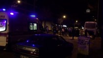 Kadıköy'de Otomobil Park Halindeki Midibüse Çarptı Açıklaması 2 Yaralı