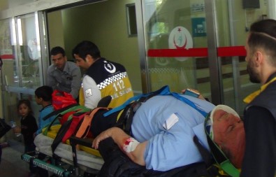 Kamyona Çarpan Motosikletin Sürücüsü Yaralandı