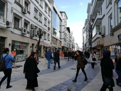 Süleyman Felek Caddesi'nde İnsan Seli