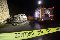 Tırla Çarpışan Otomobil Hurdaya Döndü Açıklaması 1 Ölü, 2 Yaralı