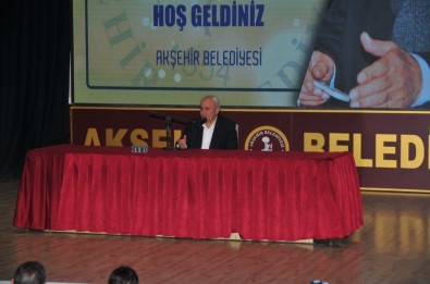 Akşehir'de Vehbi Vakkasoğlu'ndan Söyleşi Ve İmza Günü