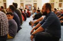 Berat Kandili'nde Camiler Doldu Taştı