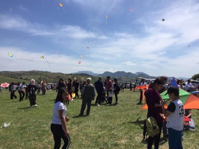 Eğirdir'de Uçurtma Şenliği Ve Çocuk Oyunları Etkinliği Düzenlendi