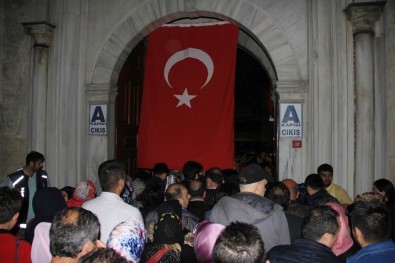 Eyüp Sultan Camisi'nde Berat Kandili Coşkusu