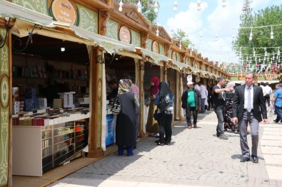 Gaziantep'te Kitap Fuarını 2 Günde 35 Bin Kişi Ziyaret Etti