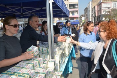 İzmit Belediyesi, Kandil Simidi Dağıttı