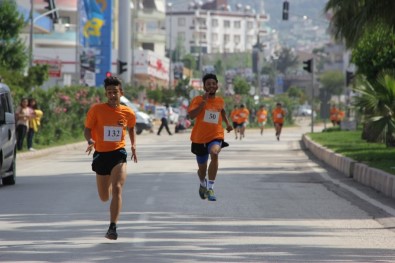 Kozan'da 2 Haziran Kurtuluş Koşusu Yapıldı