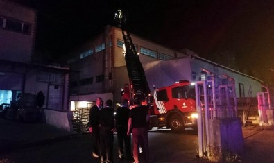 Pendik'te Fabrika Yangını Açıklaması 1 Yaralı