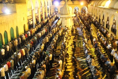 Peygamberler Şehri Şanlıurfa'da Berat Kandili Coşkusu