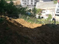 İSTİNAT DUVARI - 2 Aydır Oluşan Toprak Kayması Mahalle Sakinlerini Tedirgin Ediyor