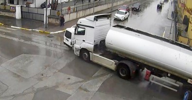 Erzincan'daki Trafik Kazaları Kamerada
