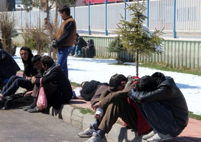 Erzurum'da Kaçak Göçmenlerde Salgın Endişesi