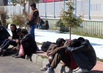 İNSAN TACİRLERİ - Erzurum'da Kaçak Göçmenlerde Salgın Endişesi