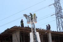 ELEKTRİK ÇARPTI - İnşaata İskele Kuran Suriyeli İşçiyi Elektrik Çarptı