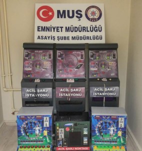 Muş'ta Şarj İstasyonu Görüntüsü Verilen Kumar Makineları Ele Geçirildi