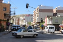 ABDULLAH ÇELIK - Silvan'da Sinyalizasyonlu Trafik Işığı Yapıldı