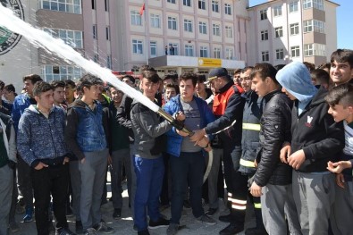 Şuhut'da İtfaiye Ekipleri Yangın Tatbikatı Düzenledi