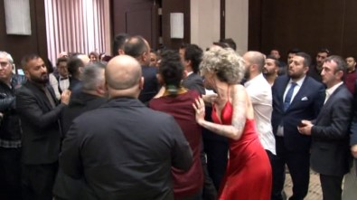 Ünlü DJ Berna Öztürk'e Galada Saldırı