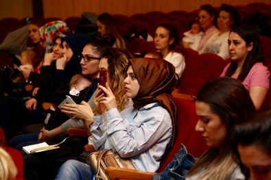 Bebek Uyku Danışmanı Sinem Akınal Açıklaması 'Çocuğu Sallayarak Uyutmak Bayıltmak Anlamına Gelir'