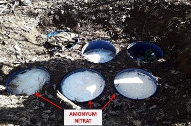 Bitlis'te 5 Sığınak İçinde Toprağa Gömülü Bin Kilo Amonyum Nitrat Ele Geçirildi