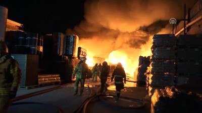 Eyüpsultan'da Kauçuk Fabrikasında Yangın