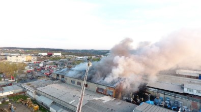 Eyüpsultan'daki İzolasyon Fabrikası Yangını Havadan Görüntülendi