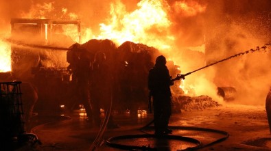 İstanbul'da İzolasyon Fabrikasında Yangın