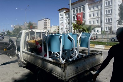 Kahta Belediyesi Çöp Kutularını Yeniliyor