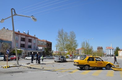Karaman'da Otomobiller Çarpıştı Açıklaması 2 Yaralı