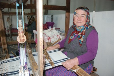 Köyden Şehre Getirilen Dokuma Tezgahlarında El Sanatlarını Yaşatıyorlar