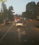 Motosiklet Sürücüsü Seyir Halindeki Otomobile Tutunarak İlerledi