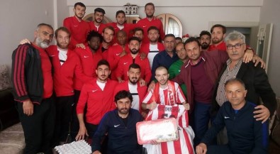 Nevşehirsporlu Futbolcular Afrin Gazisi Didinmez'i Ziyaret Etti