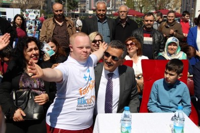 Otizmliler Hünerlerini Sergiledi