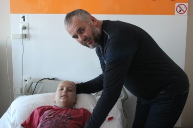 (Özel) Bosna Hersek'ten Tedavi İçin Türkiye'ye Gelen Lösemi Hastası Çocuk Yardım Bekliyor