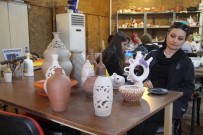 ÇÖMLEKÇI - Kadınlar İş Stresini Çamurla Atıyor