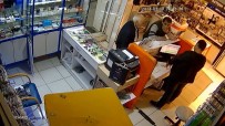 (Özel) Müşteri Gibi Gelip Masadaki Paraları Çaldı