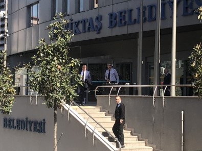 Polisten Beşiktaş Belediyesi'ne Operasyon