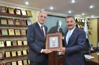 Voleybol Federasyonu'ndan Başkan Tuna'ya Plaket